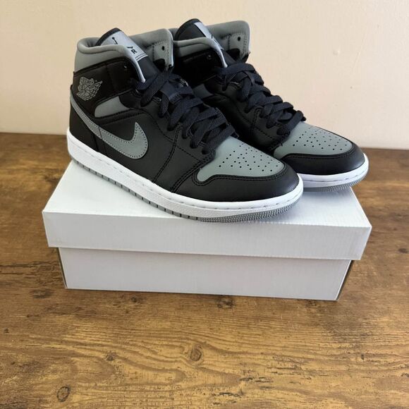 Jordan 1 Mid ‘Shadow’ (W) size 7.5W/6M - Picture 3 of 10